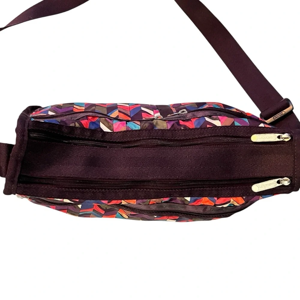 LESPORTSAC Deluxe Everyday Bag with Matching Pouch Shoulder or Crossbody Chevron - Picture 5 of 11